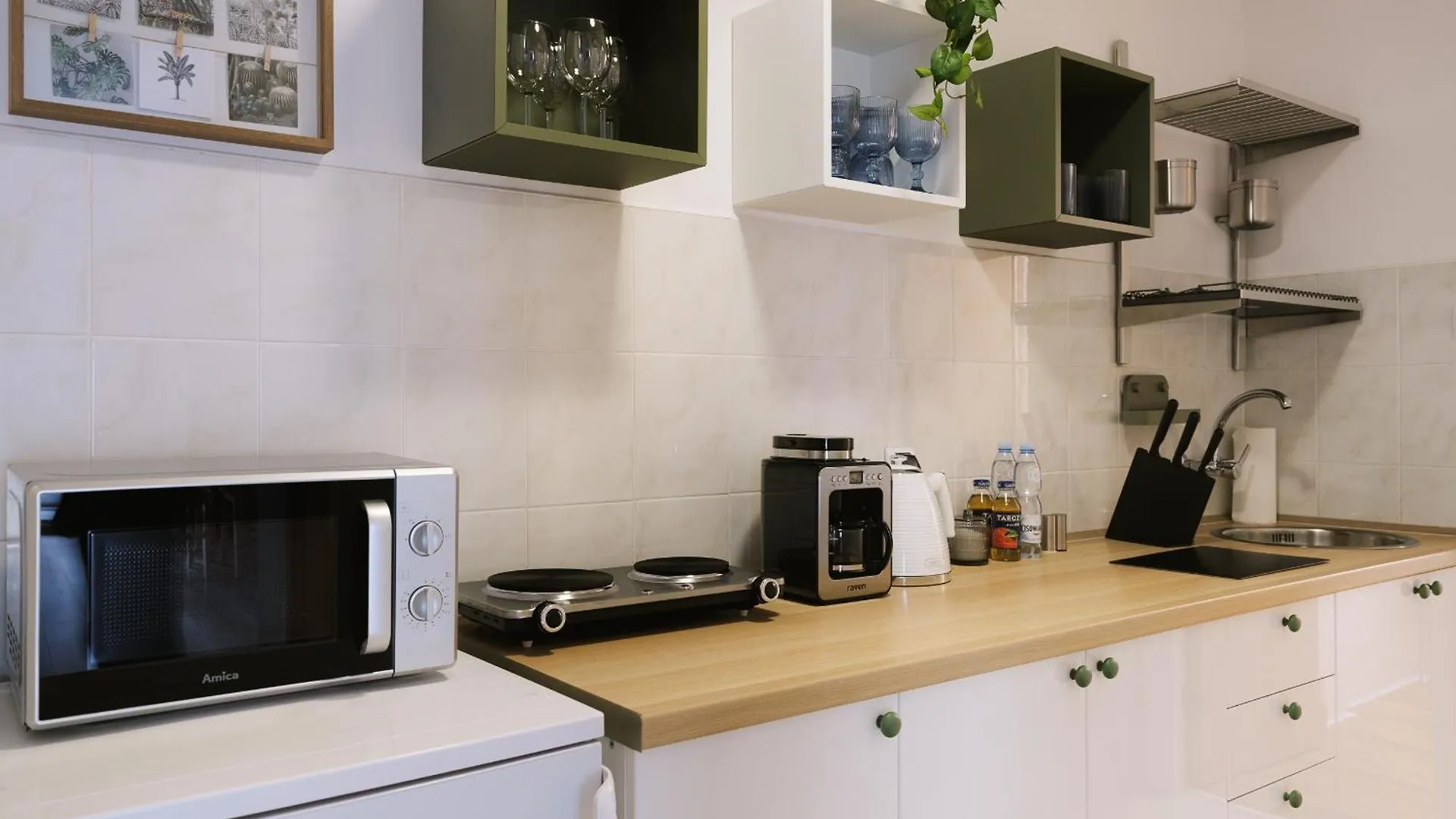 Apple Inn Warsaw Homestay