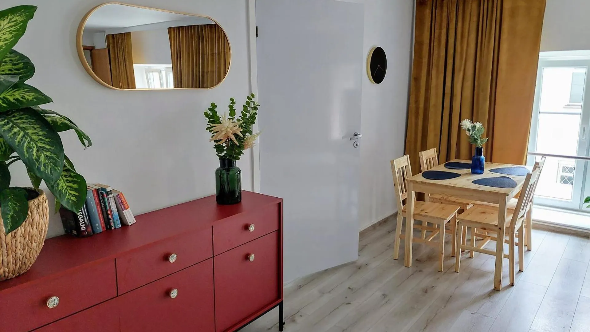 Apple Inn Varsavia 0*,  Polonia